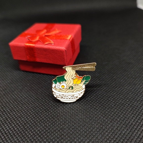 Ramen enamel pin with gift box - Picture 1 of 4